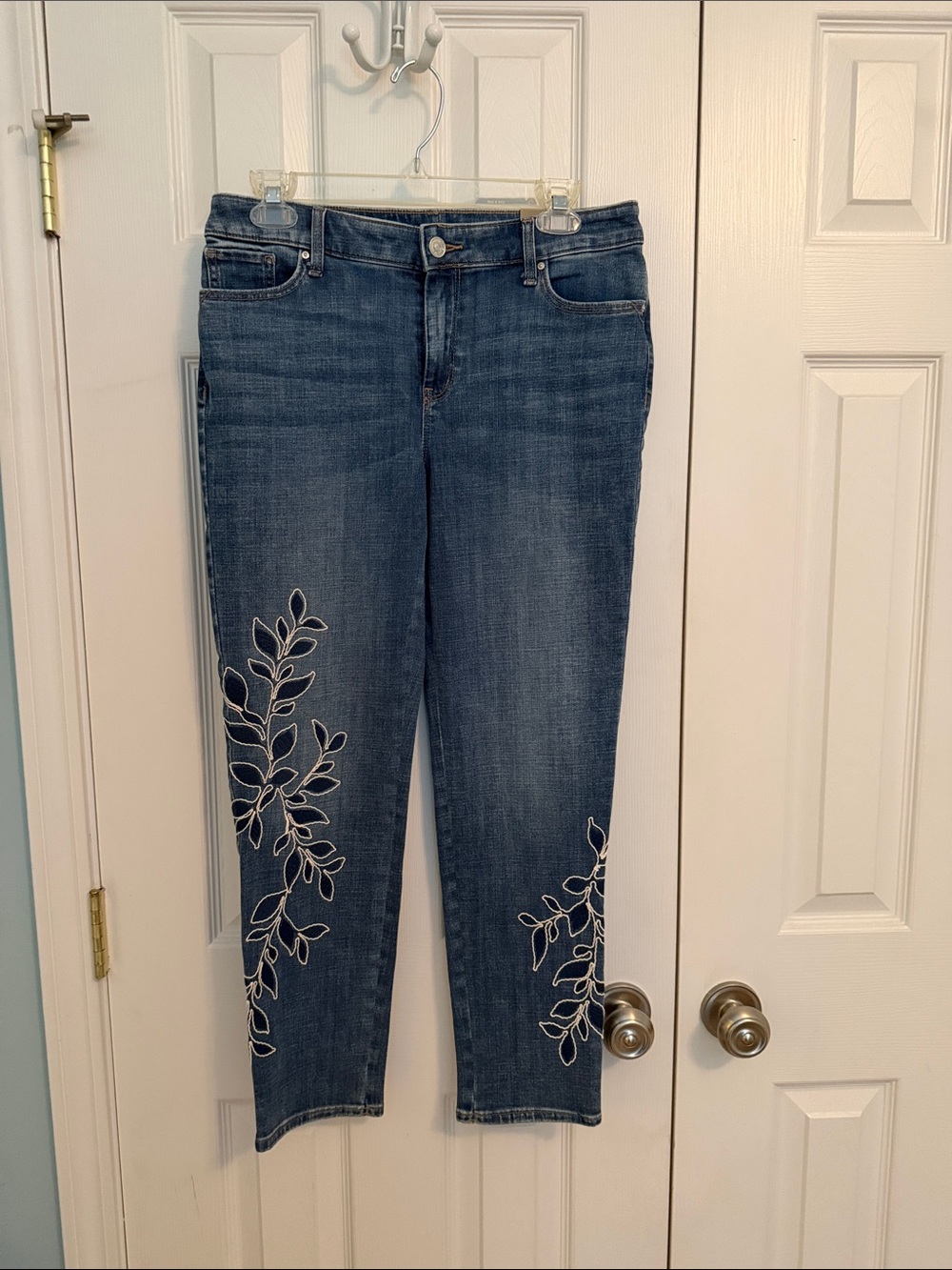 Chico's Blue Cropped Embroidered Ankle Jeans size Chico’s sz 0 NWT